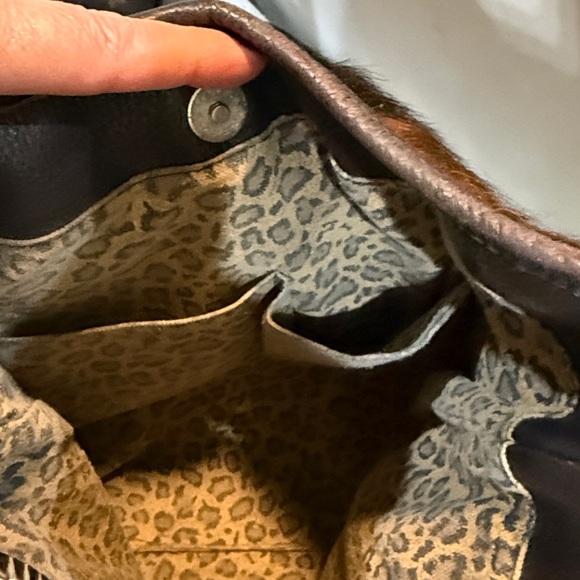 1 of a kind vintage UPCYCLED, real hair on hide fringe bag - Picture 7 of 8